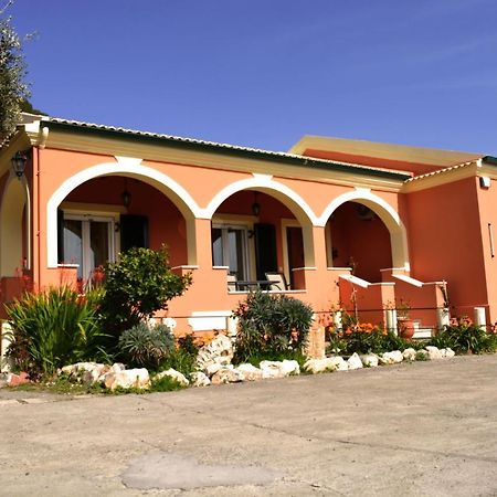 Villa Skafonas Sinarádes エクステリア 写真