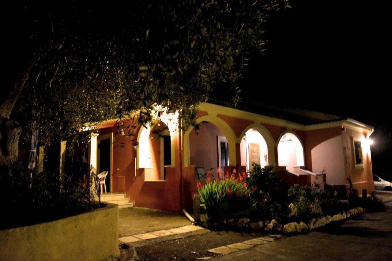 Villa Skafonas Sinarádes エクステリア 写真