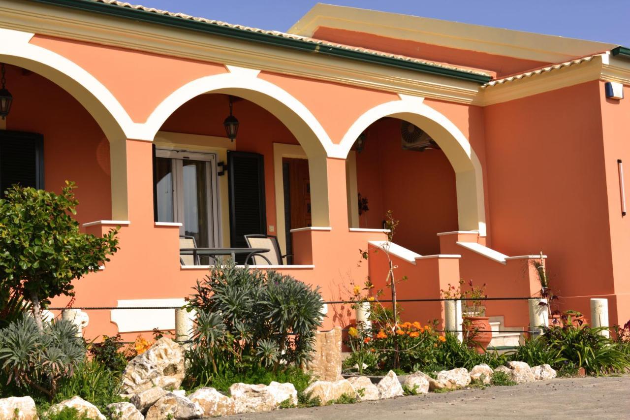 Villa Skafonas Sinarádes エクステリア 写真